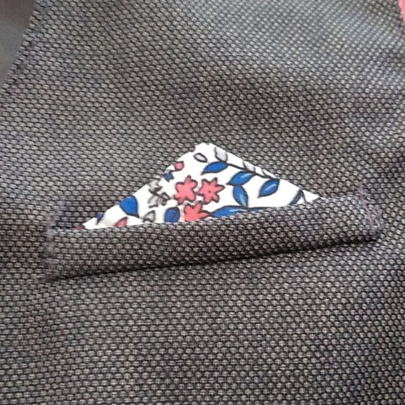 Boys Vest Size 10 - Picture 3 of 5